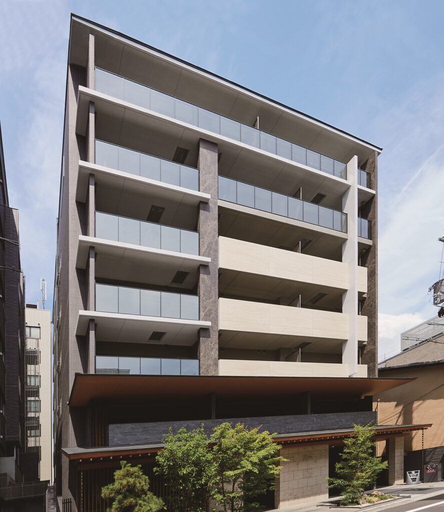 イタリア製大判セラミックタイルラミナムを使用した「マンション」の「外溝」の「壁面」の施工事例